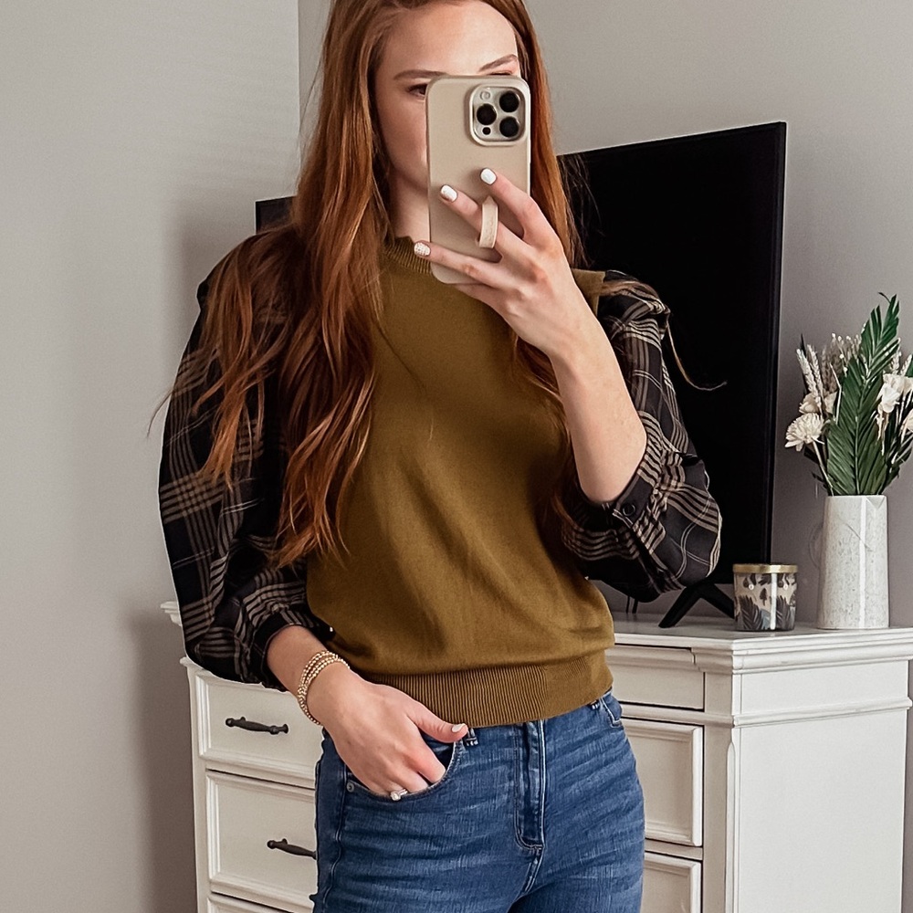 Army green sweater with scalloped neck